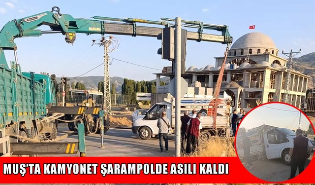 Muş’ta facianın eşiğinden dönüldü: Kamyonet şarampolde asılı kaldı