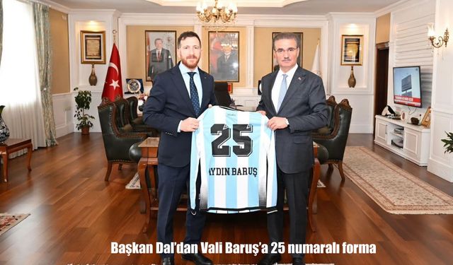 Başkan Dal’dan Vali Baruş’a 25 numaralı Erzurumspor forması