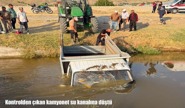 Kontrolden çıkan kamyonet su kanalına düştü