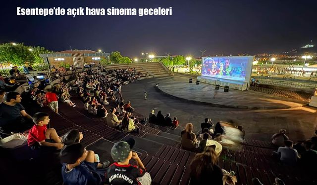 Esentepe’de yaz akşamları açık hava sinemasıyla renklendi