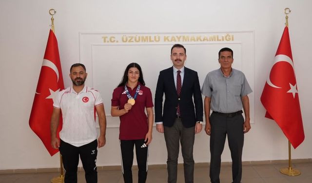Şampiyon Elvira’ya tebrik
