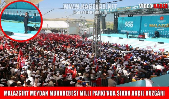 Malazgirt'te resmi tören öncesi Sinan Akçıl ve mehteran rüzgarı
