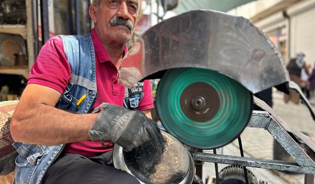Van’da kalaycılığın son ustalarından biri: 25 yıldır mesleğini sürdürüyor