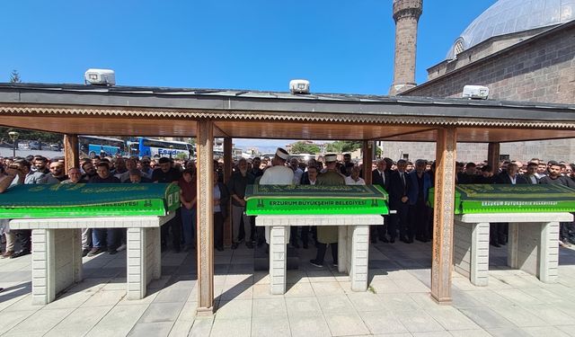 Erzurum’da kazada hayatını kaybeden 3 genç gözyaşlarıyla toprağa verildi
