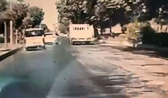 Makas atarken kayan otomobil kazaya davetiye çıkardı