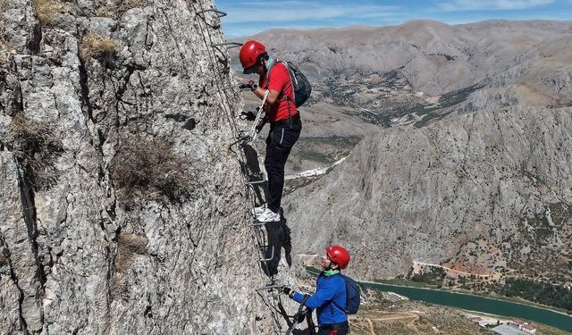 Kemaliye’deki Via Ferrata parkuru adrenalin tutkunlarını ağırlıyor