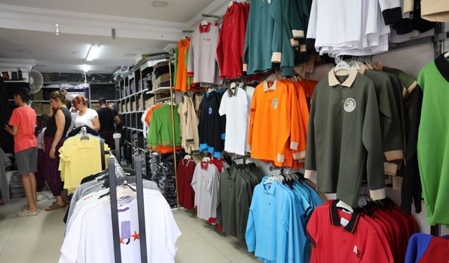 Yeni eğitim yılı öncesi Elazığ'da okul kıyafeti yoğunluğu