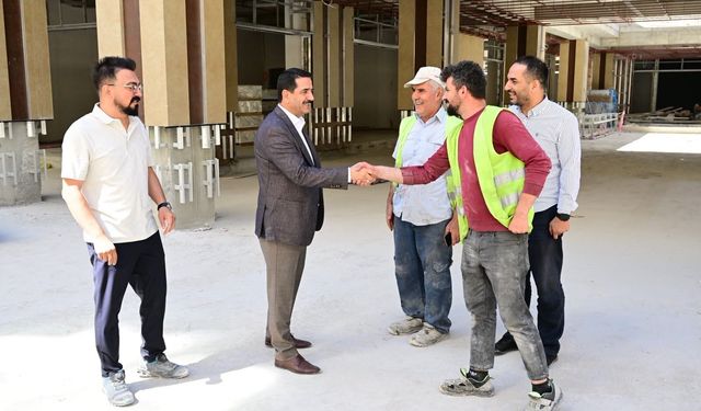 Başkan Taşkın, eski hal binası alanındaki projeyi inceledi
