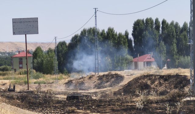 Van'da örtü üstü yangını