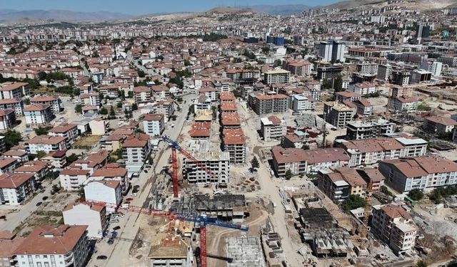 Malatya'da deprem davasında "sağlam" raporu çelişkisi