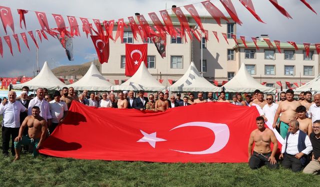 Büyük Pasinler Karakucak Güreşleri'nde şampiyon Kenan Gör