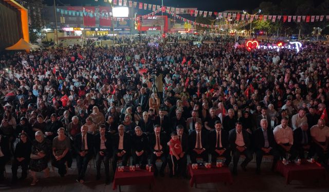 Mustafa Yıldızdoğan Erzincan’da sahne aldı