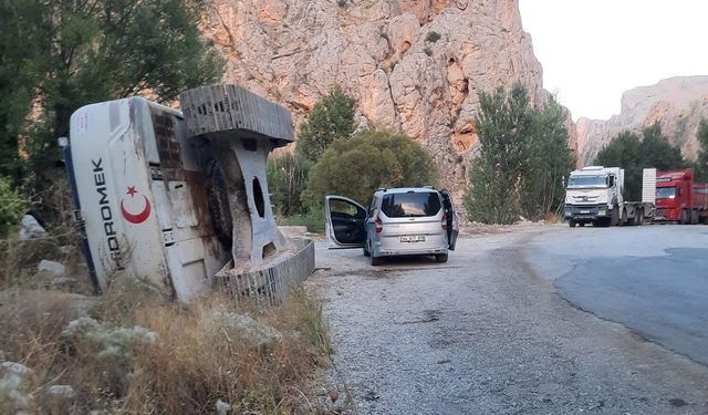 Darende’de iş makinesi devrildi