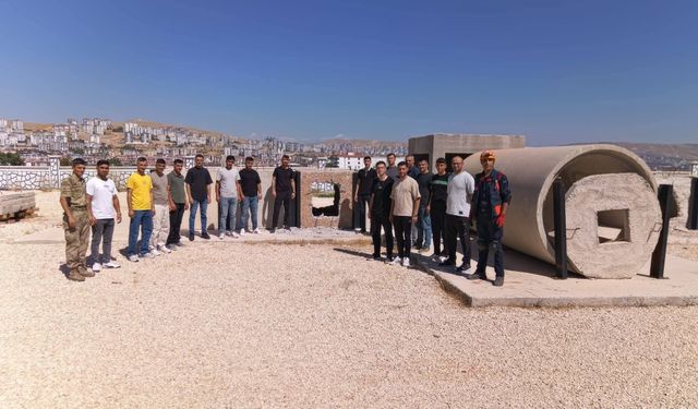 Elazığ’da jandarma personeline enkazda arama kurtarma eğitimi
