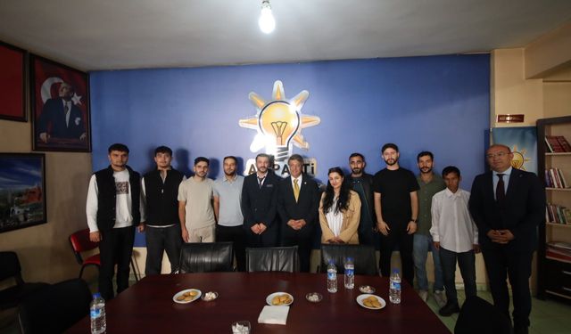 Türkmenoğlu Karayazı’da vatandaş ve esnafla buluştu