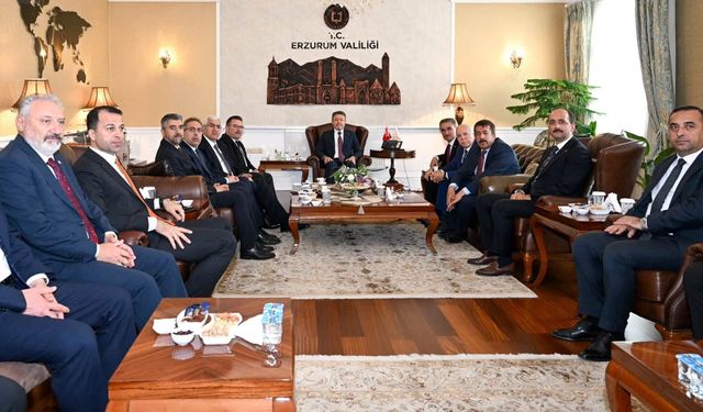 Bakan Yumaklı Erzurum Valiliği ve Büyükşehir Belediyesi’ni ziyaret etti