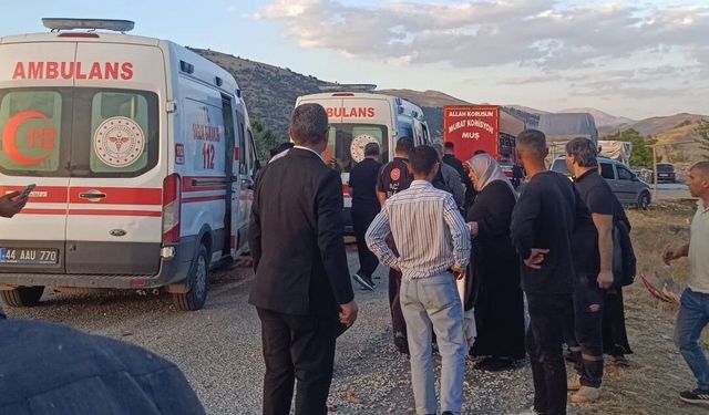 Malatya'da tır ile otomobil çarpıştı: 5 yaralı