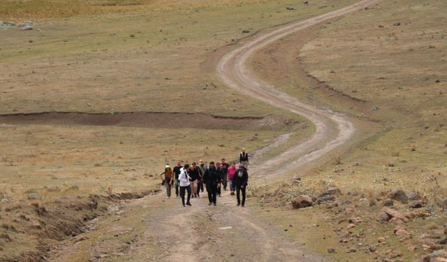 Üç ilin kesiştiği yaylalarda 15 kilometrelik doğa yürüyüşü