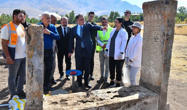 Tarihi Selçuklu Mezarlığı ve Halime Hatun Kümbeti’nde çalışmalar devam ediyor