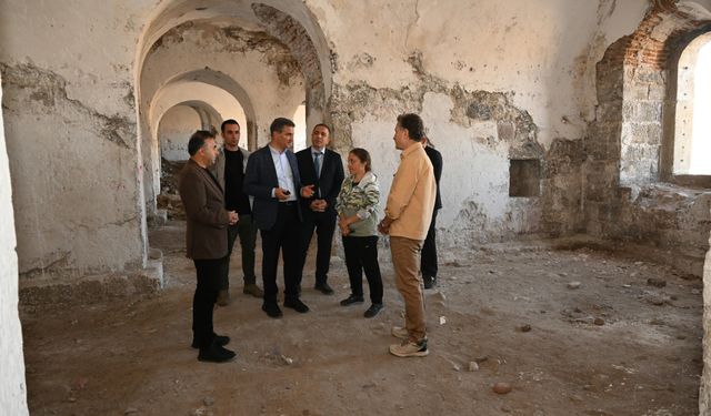 Vali Baruş, tarihi ve kültürel yapılarda incelemelerde bulundu