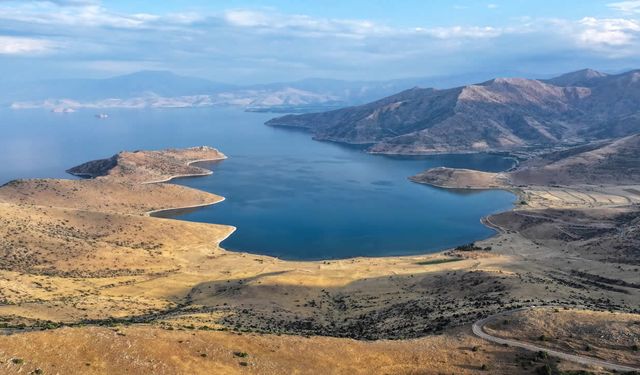 Van Gölü'nün eşsiz güzelliklerinden Deveboynu Yarımadası milli park statüsüyle korunacak