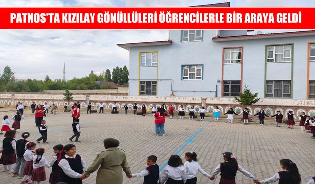 Kızılay Gönüllüleri Patnos’ta Öğrencilerin Yüzünü Güldürdü