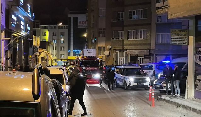 Erzurum’da firari şahıs çatıya çıktı, ekipler ikna ederek gözaltına aldı