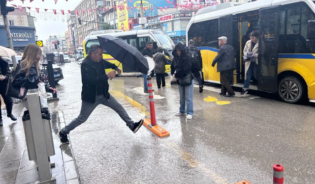 Van’da sağanak etkili oldu, Muş için de uyarı geldi