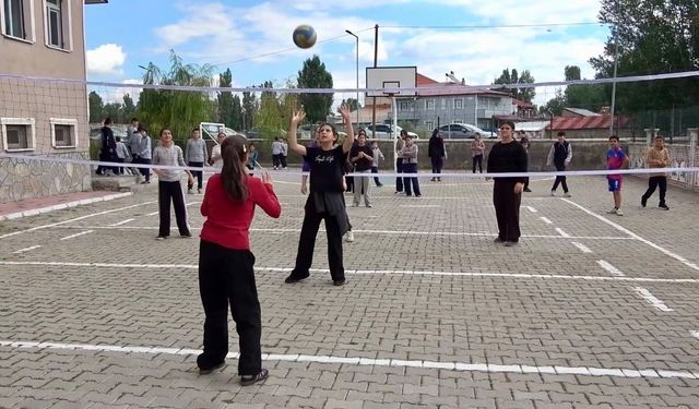 Ağrı'da 171 okula 22 bin 200 spor malzemesi ulaştırıldı