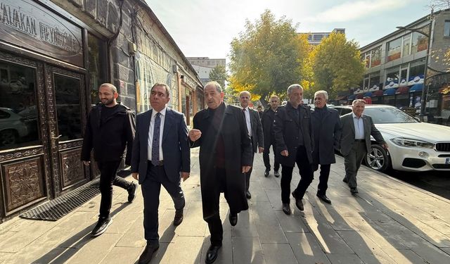 Kars’ta kaldırım işgallerine karşı esnafa bilgilendirme yapıldı