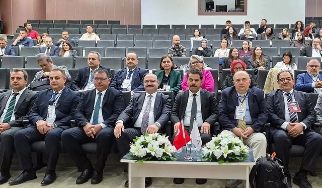 Rektör Hacımüftüoğlu, 6. uluslararası aşı bilimi kongresine katıldı