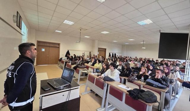 Erzincan’da 610 üniversite öğrencisine uyuşturucuyla mücadele eğitimi