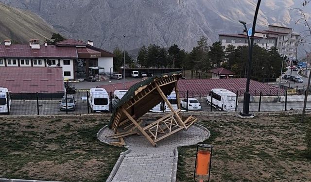 Hakkari’de yeni yapılan kamelya tahrip edildi