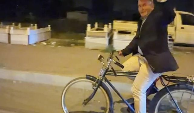 Yaşlı vatandaş Cumhuriyet konvoyuna bisikletiyle katıldı
