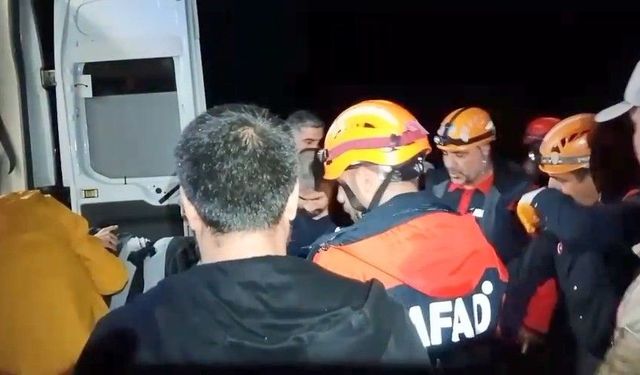 Tır şarampole uçtu: 2 yaralı