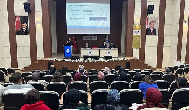 ETÜ’de “Cumhuriyet ve Kalkınma” paneli düzenlendi