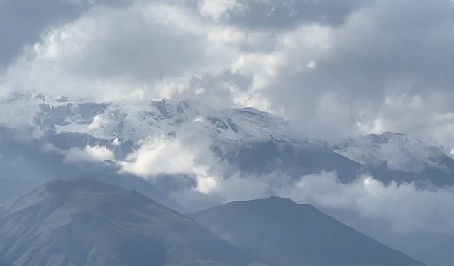 Cilo Dağları kar yağışıyla beyaza büründü