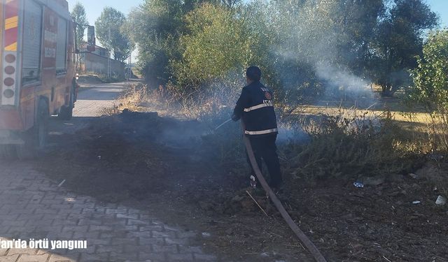 Van'da örtü yangını