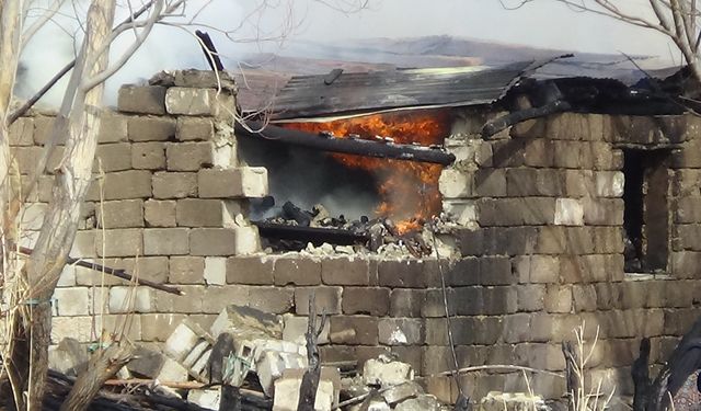 Edremit'te odunluk yangını  