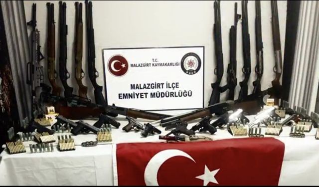 Malazgirt'te silah ve mühimmat ele geçirildi 
