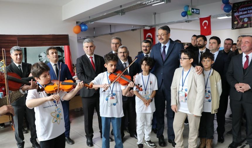 Hakkâri’de öğrencilerden bilim ve sanat şöleni: BİLSEM sergisi ziyarete açıldı