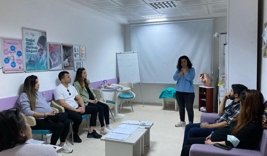 Tunceli’de gebe okulunda anne ve baba adaylarına hayat kurtaran heimlich manevrası eğitimi