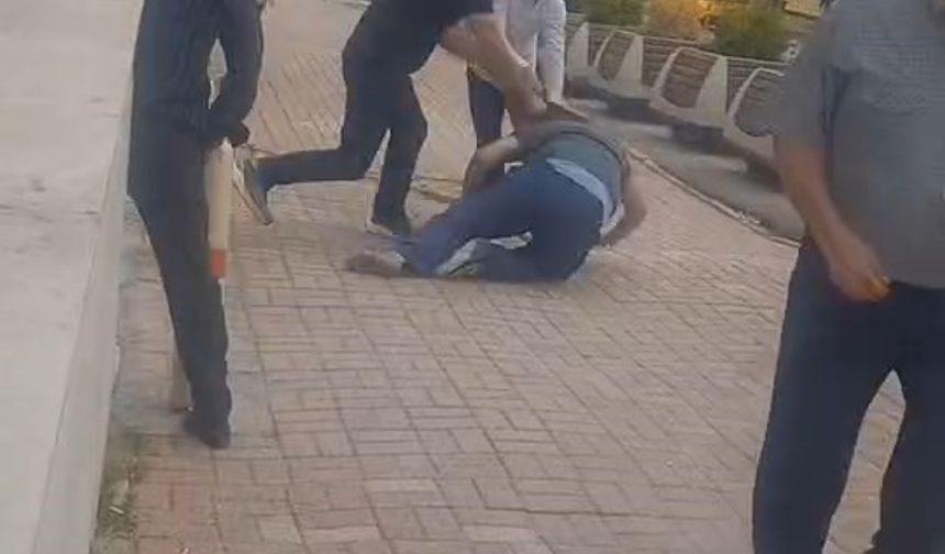 Elazığ adliyesi önünde gerilim dolu anlar: İki grup birbirine girdi