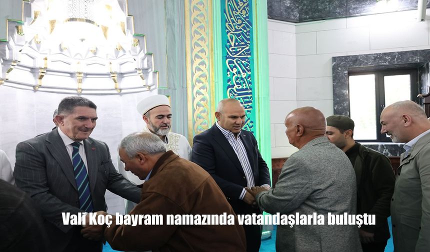 Ağrı Valisi Mustafa Koç, Kurban Bayramı Namazını Vatandaşlarla Birlikte Kıldı