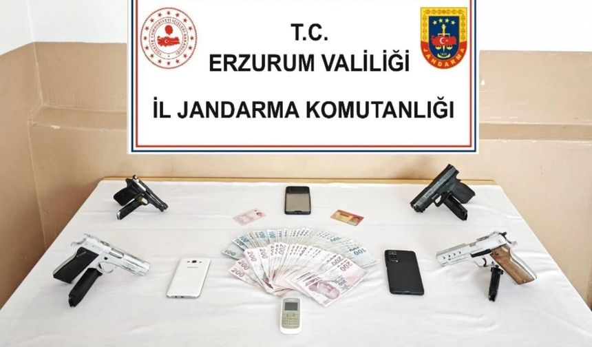 Erzurum’da Jandarma Suç Örgütüne Geçit Vermedi: Silah, Kimlik ve Nakit Ele Geçirildi