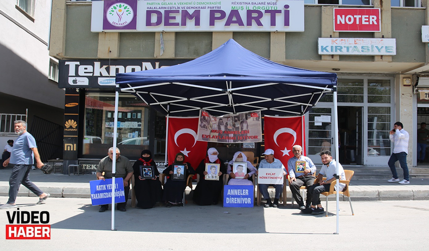Muş'ta evlatlarına kavuşmak isteyen aileler, eylemlerini sürdürüyor
