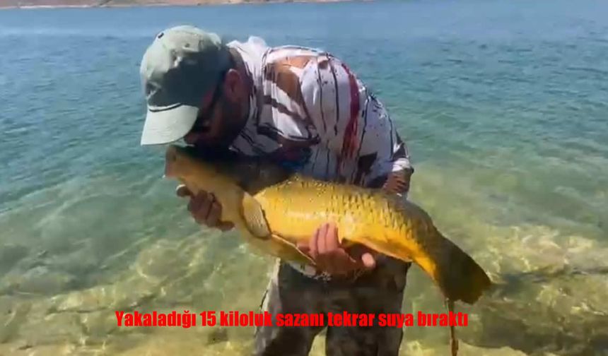 Elazığ’da Amatör Balıkçı 15 Kiloluk Sazanı Öperek Suya Bıraktı