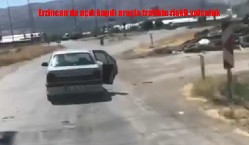 Erzincan’da trafikte kapısı açık otomobil tehlike saçtı