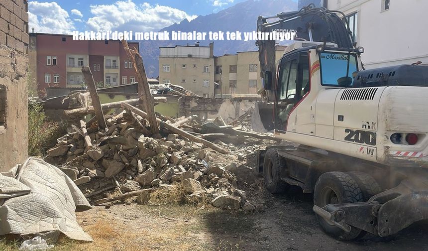 Hakkari’deki metruk binalar tek tek yıktırılıyor