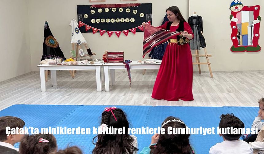 Çatak'ta miniklerden kültürel renklerle Cumhuriyet kutlaması